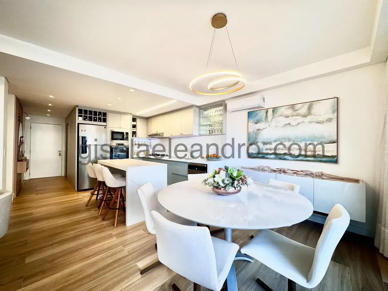 Furnished 2-bedroom apartment with 3 bathrooms — photo 17