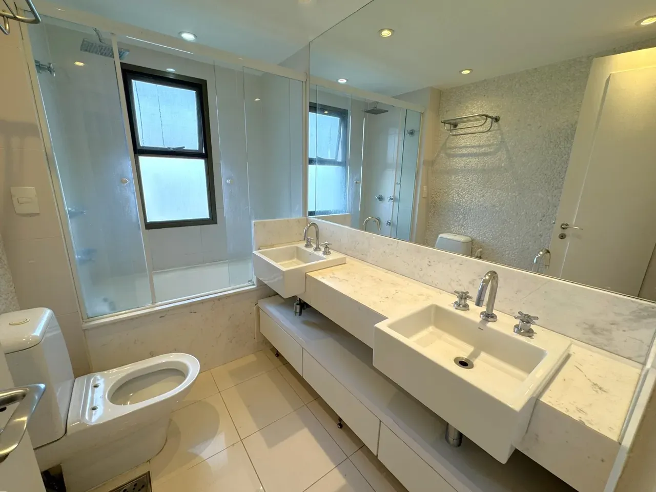 4-bedroom apartment in a building with a sauna — photo 2