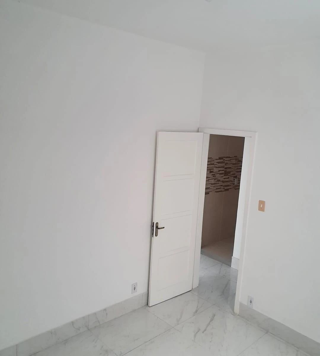 Unfurnished 75 m² apartment with 2 bedrooms and 1 suite — photo 16