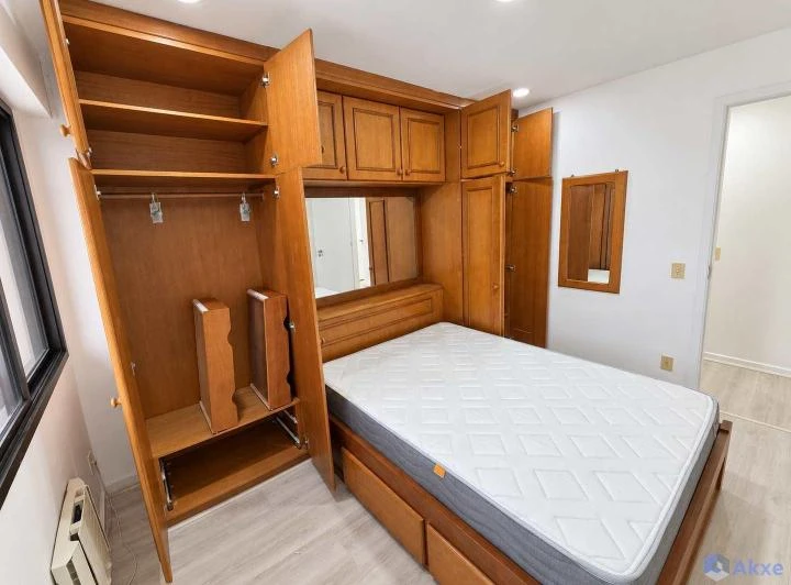 Apartamento de 2 quartos com piso de madeira ou laminado — photo 8