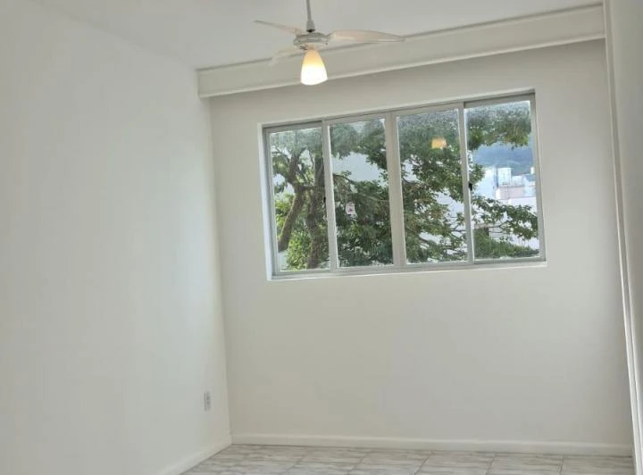 2-bedroom apartment with separate kitchen and gas stove