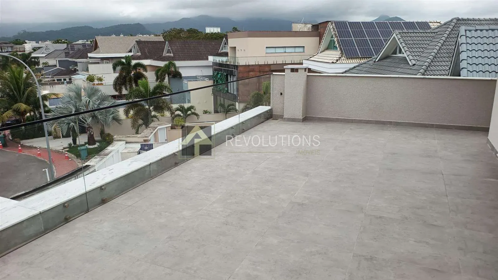 House with 5 bedrooms and 5 en-suites — photo 39