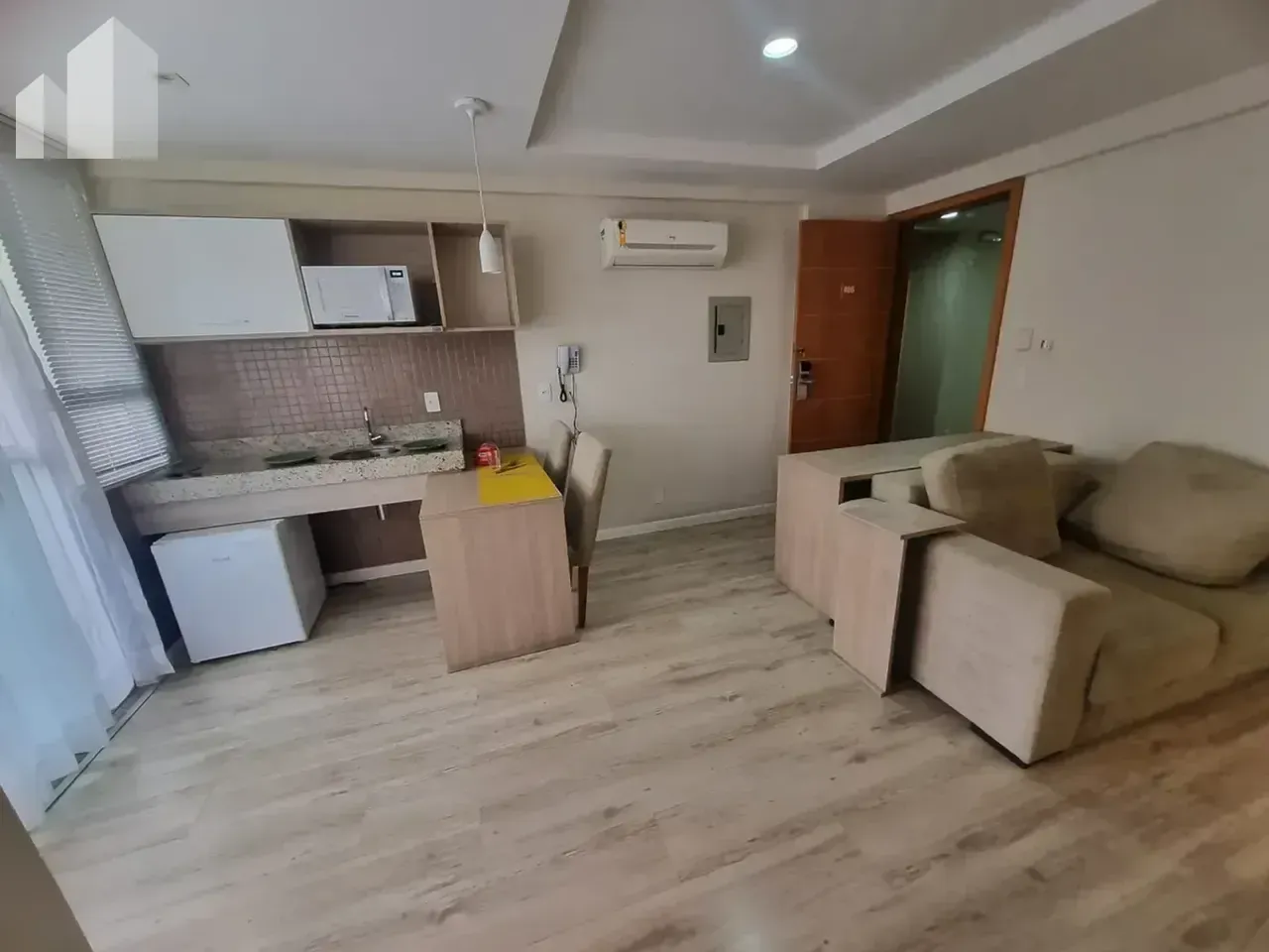 Furnished 1-bedroom apartment with air conditioning — photo 2