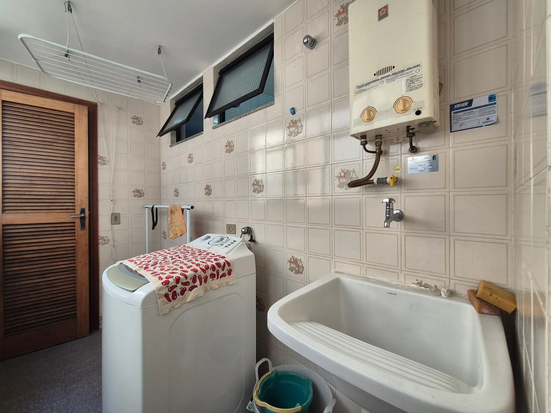 Glass-enclosed balcony in a 2-bedroom apartment, 84 m² — photo 8
