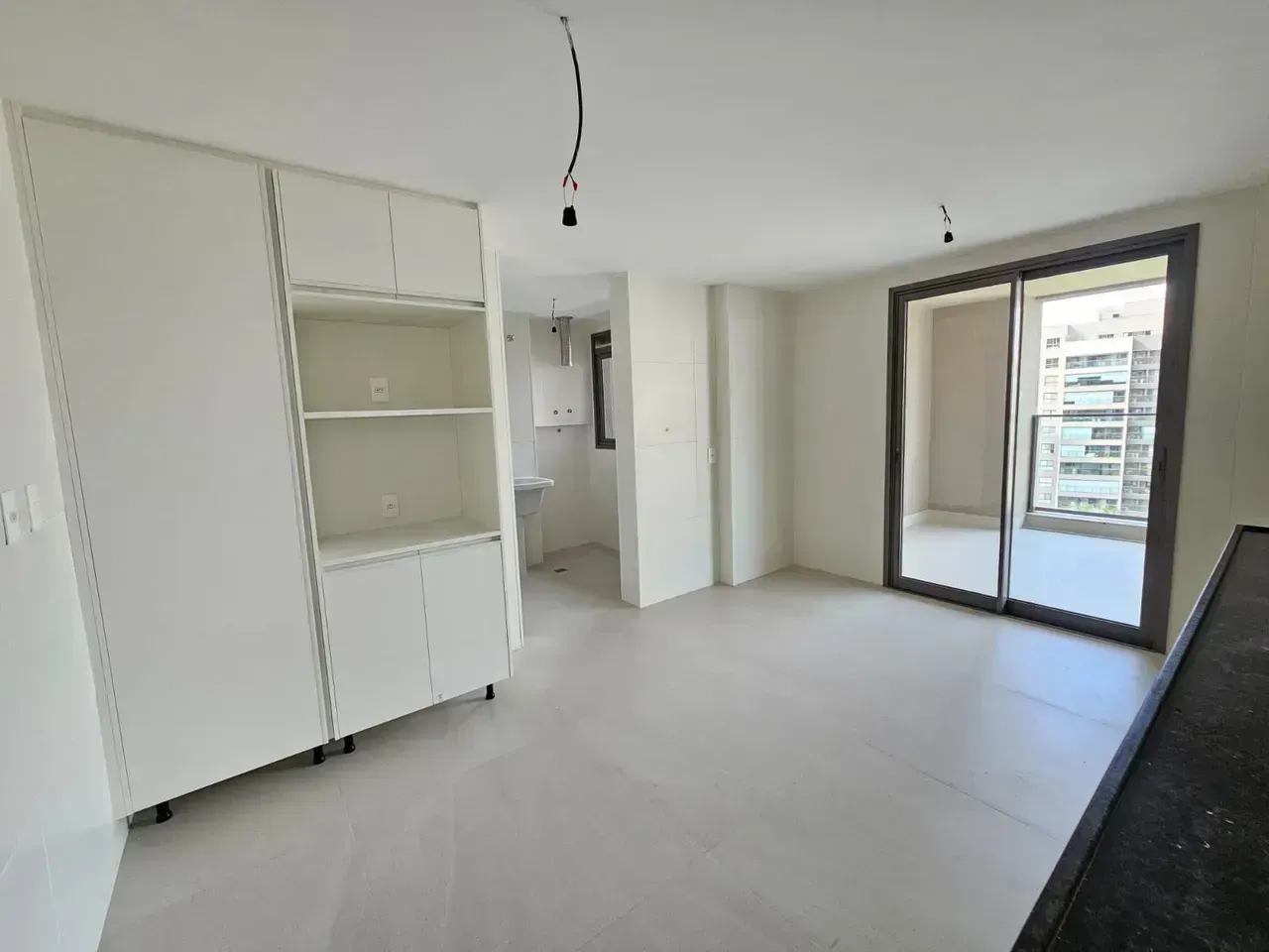 Apartment with open-plan kitchen and 4 bedrooms — photo 7