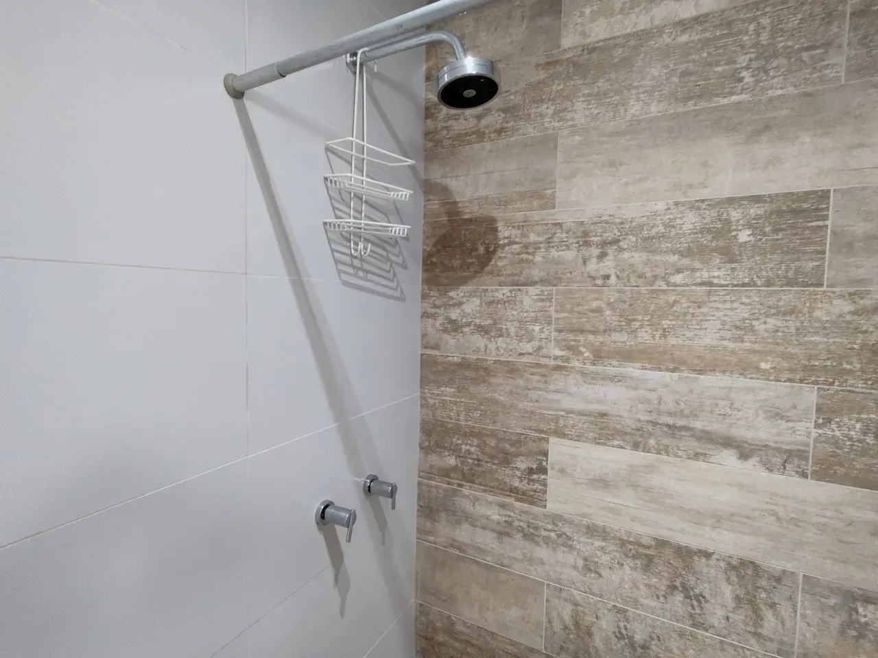 1-bedroom apartment with 2 bathrooms and closed kitchen — photo 9
