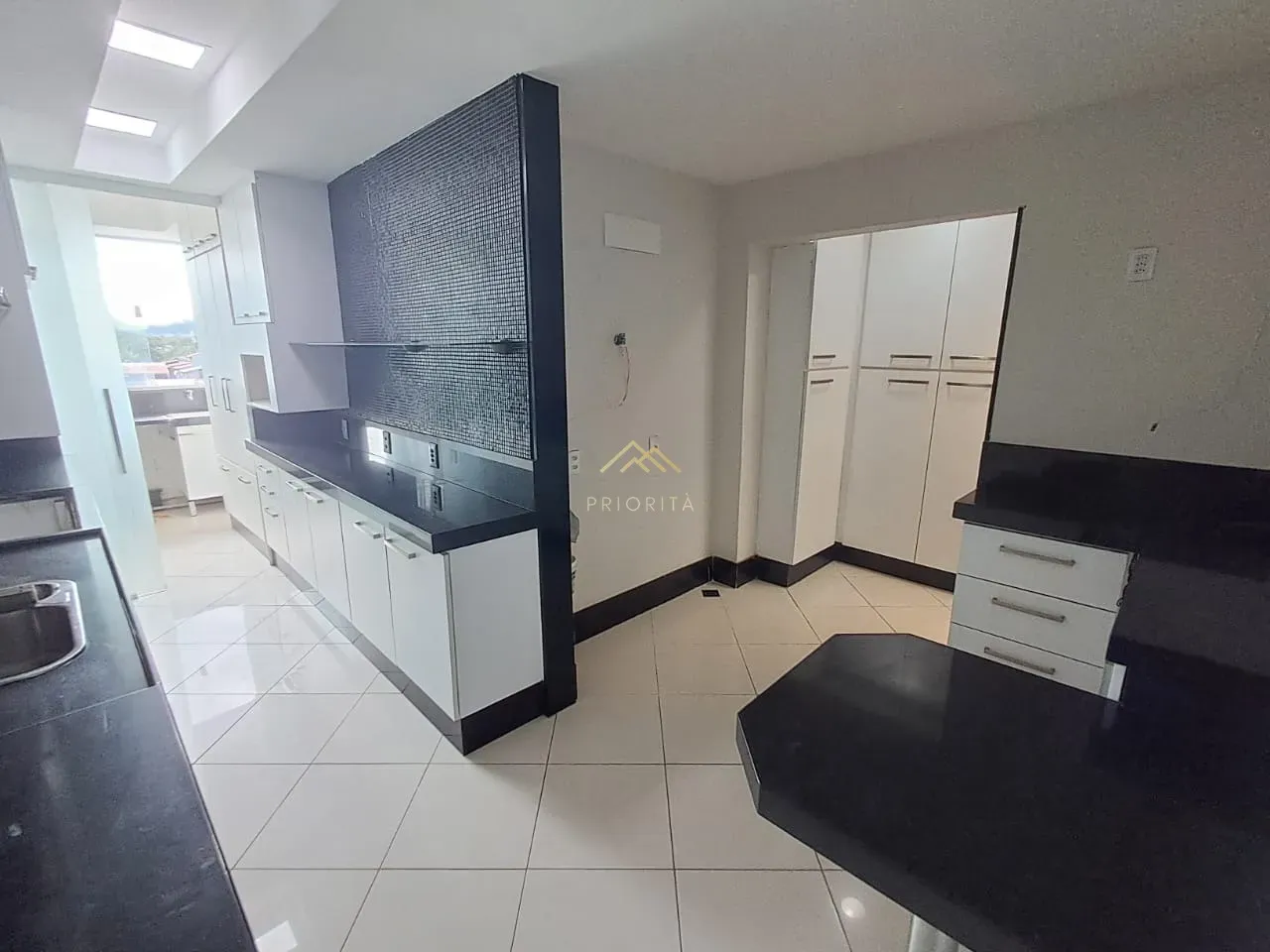 Apartamento sem mobília com 3 quartos e varanda envidraçada — photo 30