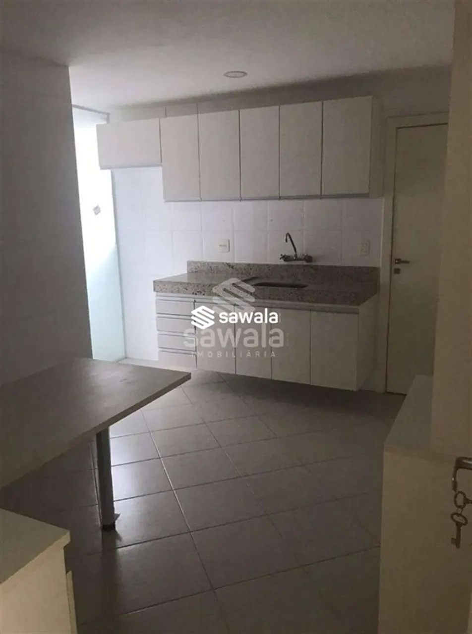 Unfurnished apartment with 3 bedrooms and 172 m² — photo 3