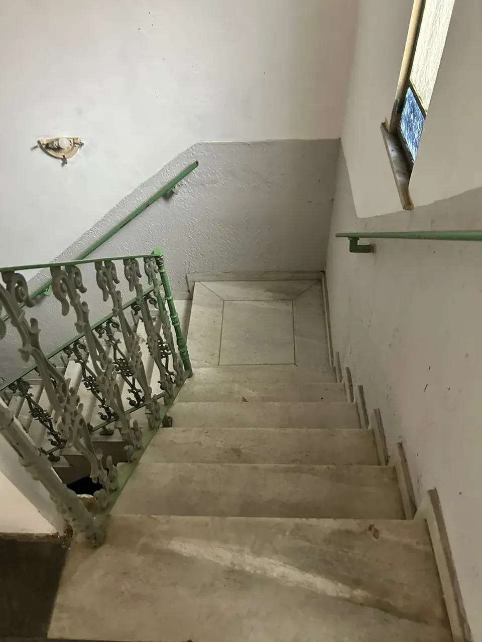 Квартира 120 м² з 2 спальнями та паркуванням; кухня з газом — photo 2