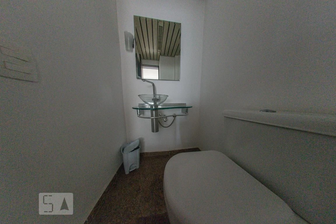4-bedroom apartment with a walk-in closet — photo 29