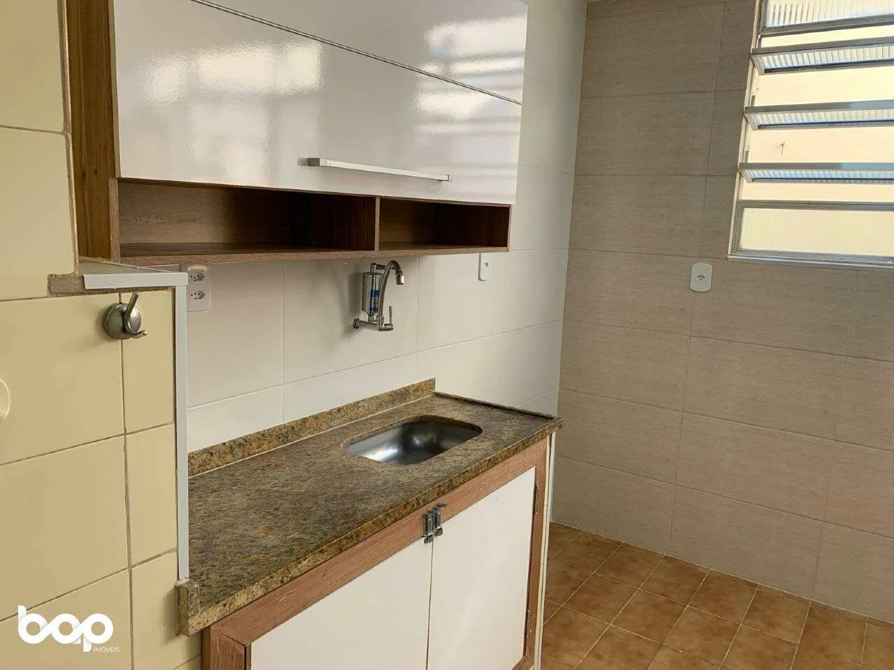 3-bedroom apartment with separate kitchen and stove — photo 2