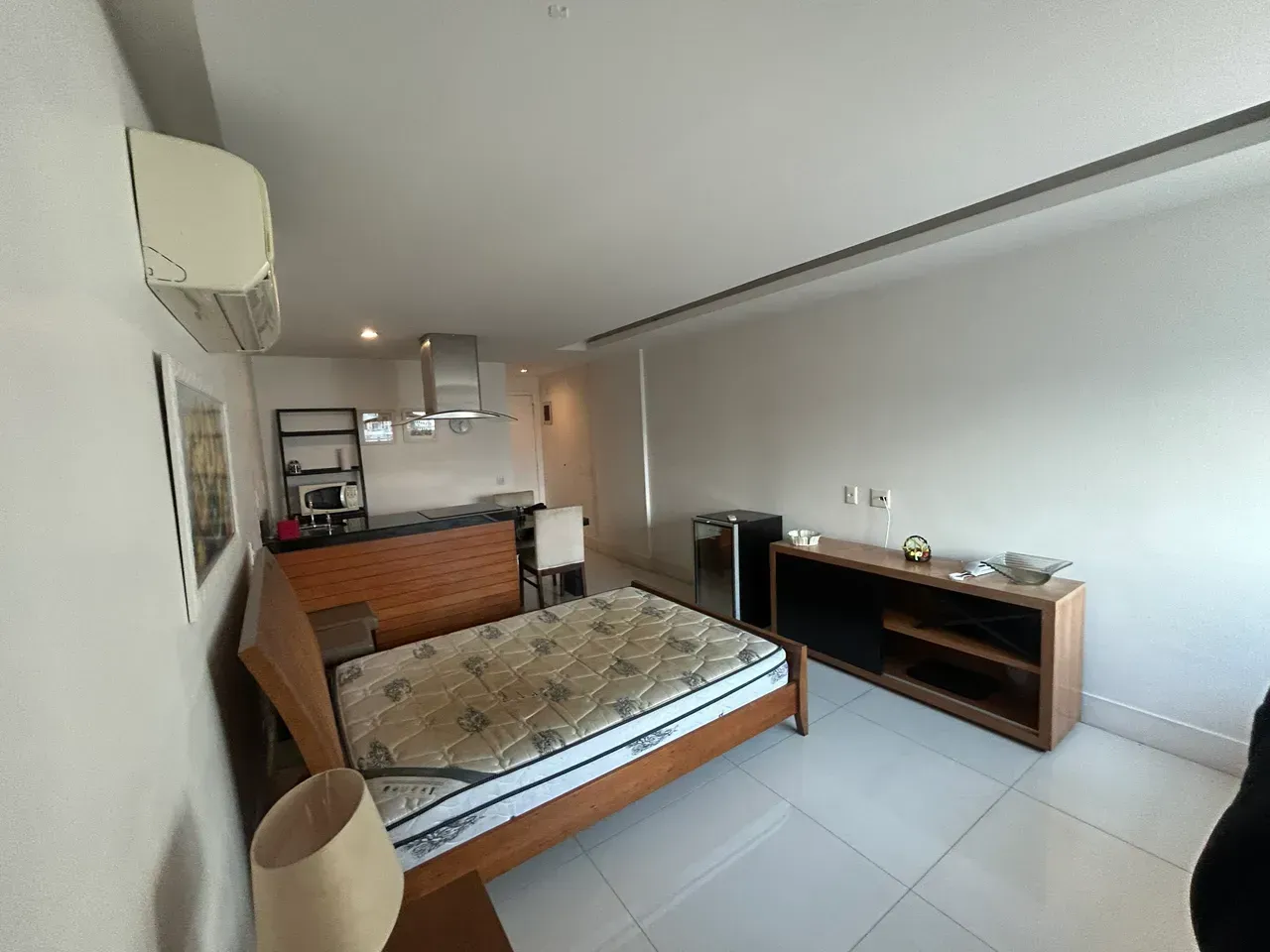 Furnished 1-bedroom apartment with open-plan kitchen — photo 13