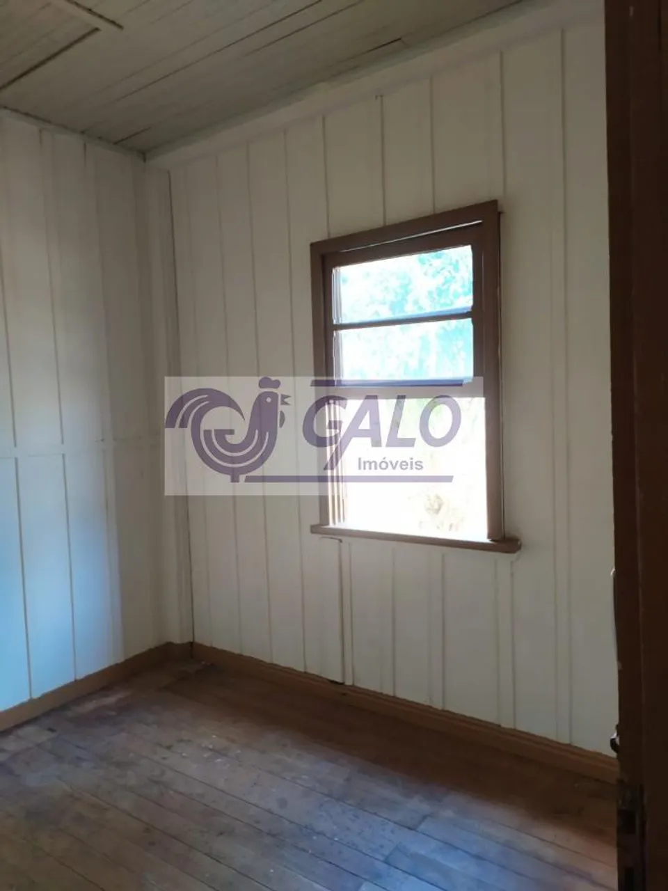 2-bedroom house with wood or laminate floors in Curitiba — photo 11