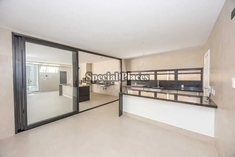 Unfurnished house with 5 bedrooms and an open-plan kitchen — photo 11
