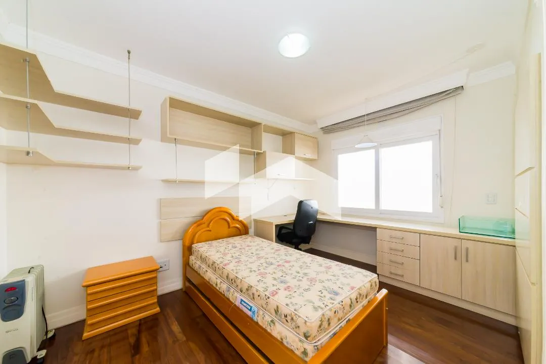 431 m² house with 4 en-suite bedrooms and 6 parking — photo 45