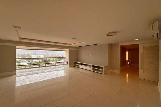 4-bedroom apartment with a separate kitchen, 260 m² — photo 3