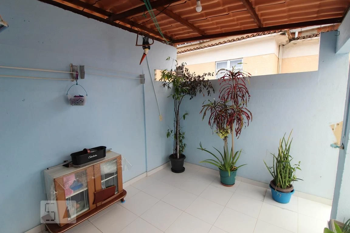 Furnished 2-bedroom apartment with balcony and laundry area — photo 28