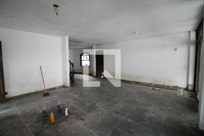 Casa de 500 m² com banheira e janelas do piso ao teto — photo 44