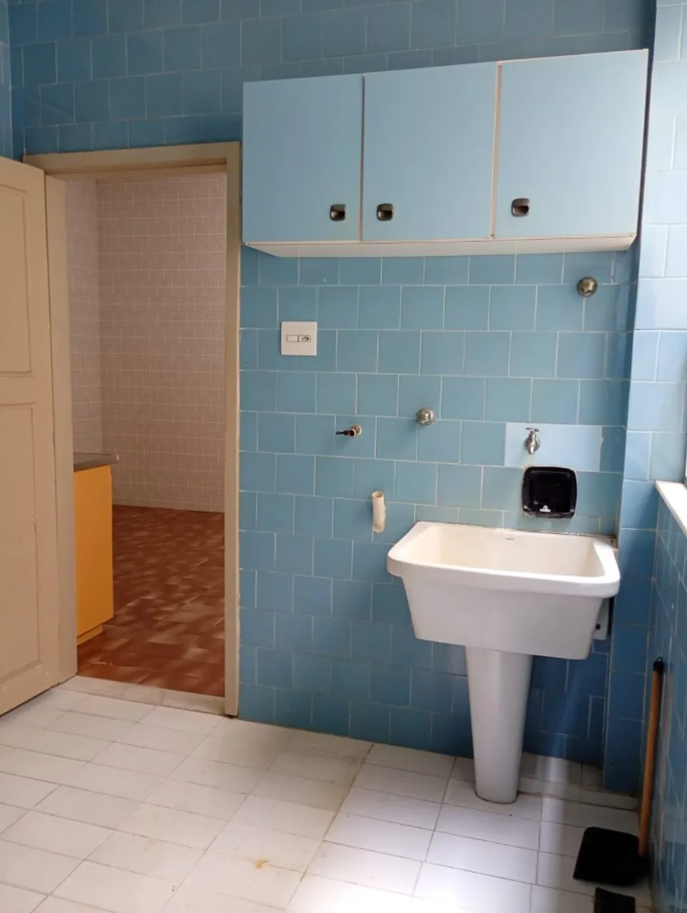 Орендна квартира з заскленим балконом і 2 спальнями — photo 2