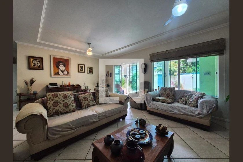 245 m² house with 3 en-suite bedrooms and 2 parking — photo 4