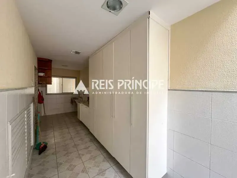 House with 4 bedrooms and 5 bathrooms and 5 parking spots — photo 20