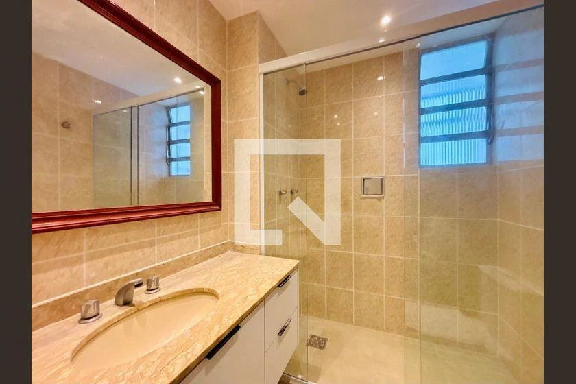 Walk-in closet in a 3-bedroom apartment, 83 m² — photo 10