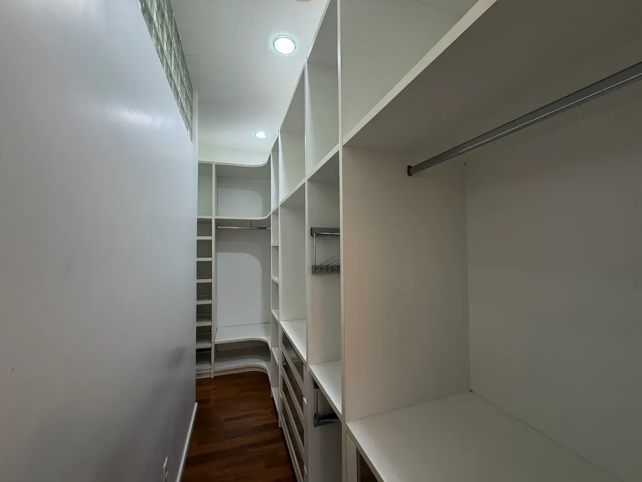 475 m² house with 4 bedrooms and gas open-plan kitchen — photo 29