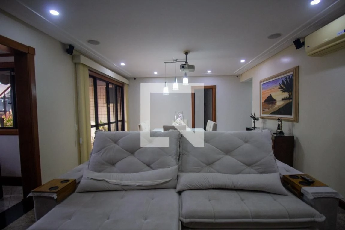Apartamento mobiliado com 4 quartos e jacuzzi no prédio — photo 52