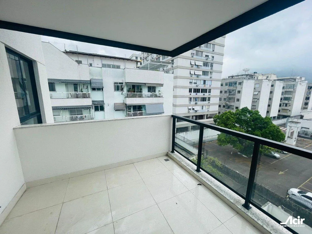 2-bedroom apartment in a building with a gym — photo 4