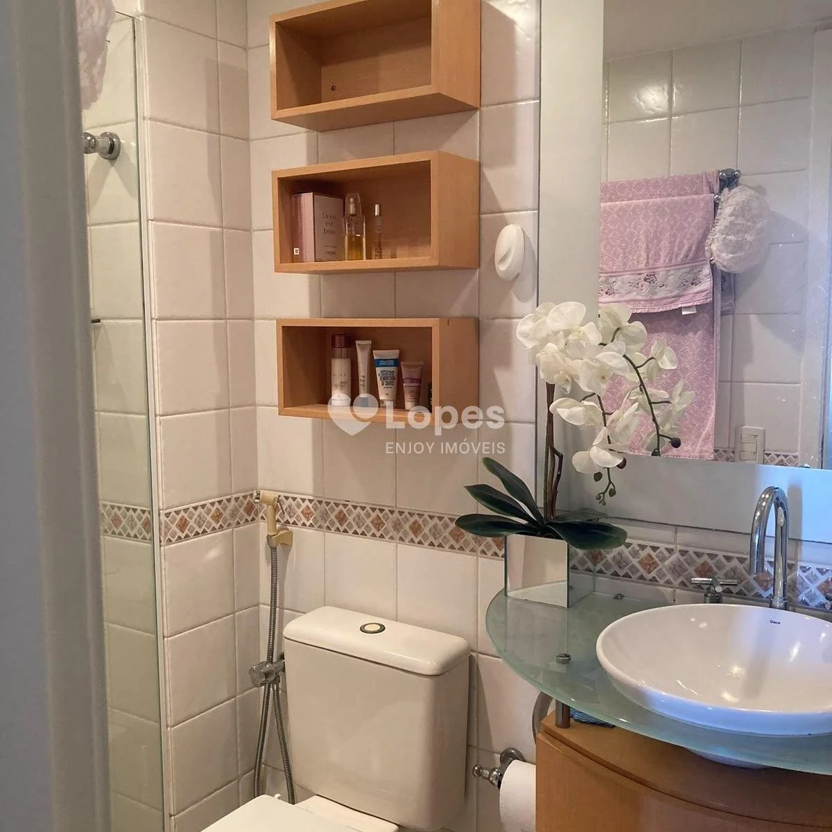 Furnished apartment, 96 m², with a glass-enclosed balcony — photo 11