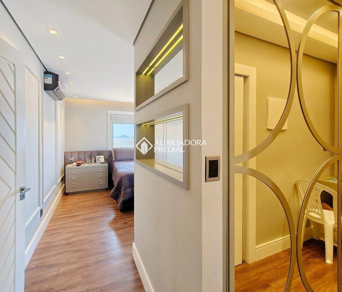 Water view in a 4-bedroom house, 320 m² — photo 34