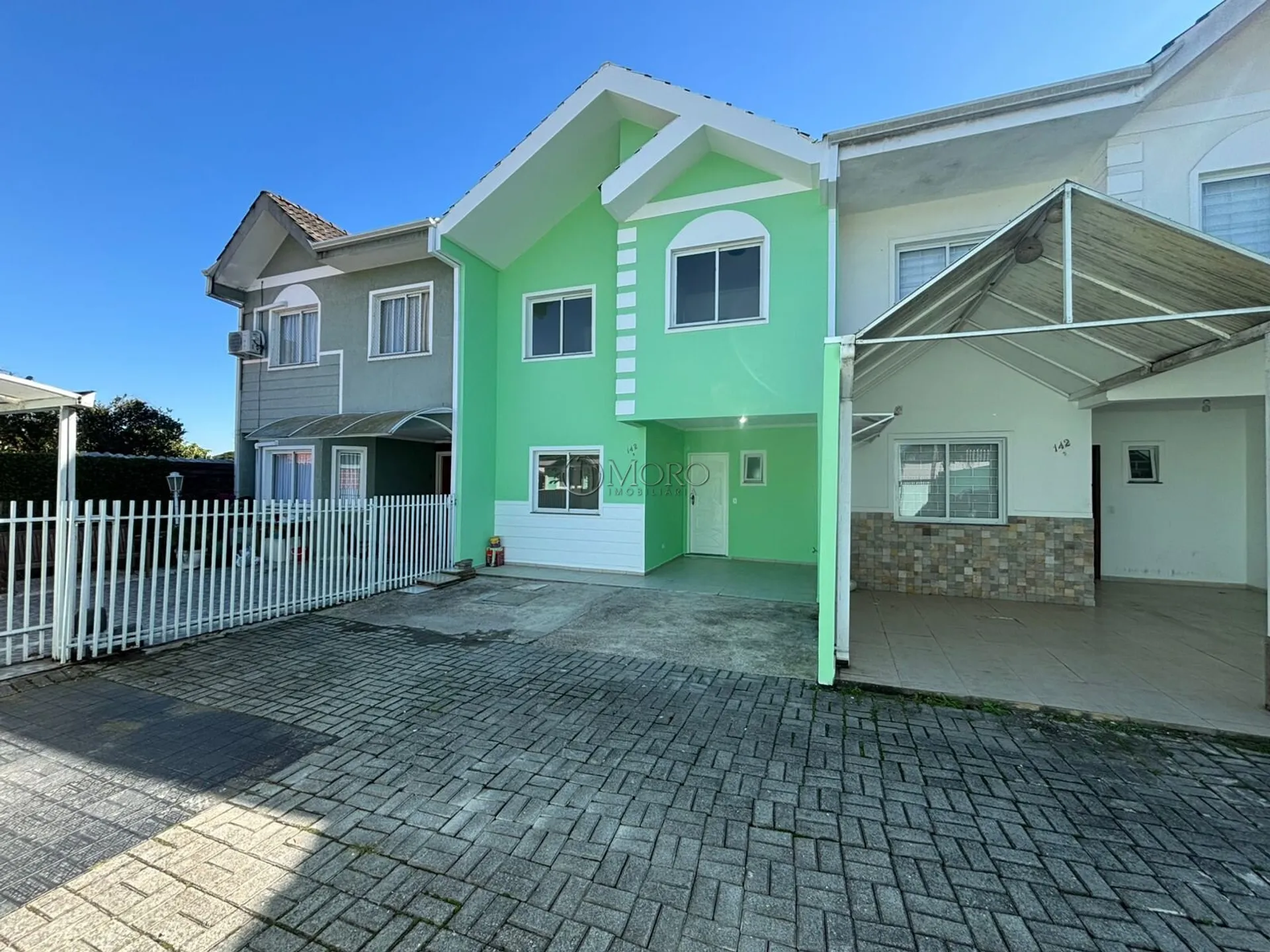 Townhouse with a closed kitchen and 3 bedrooms — photo 3