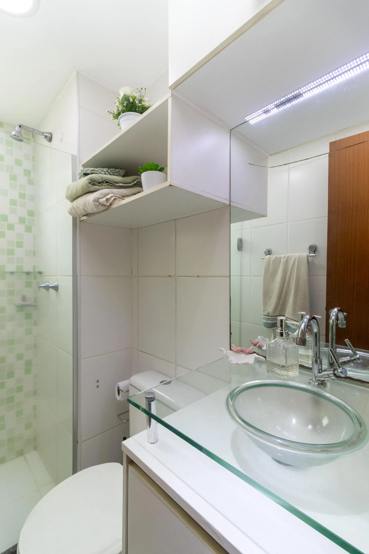 Furnished 2-bedroom apartment with balcony — photo 38