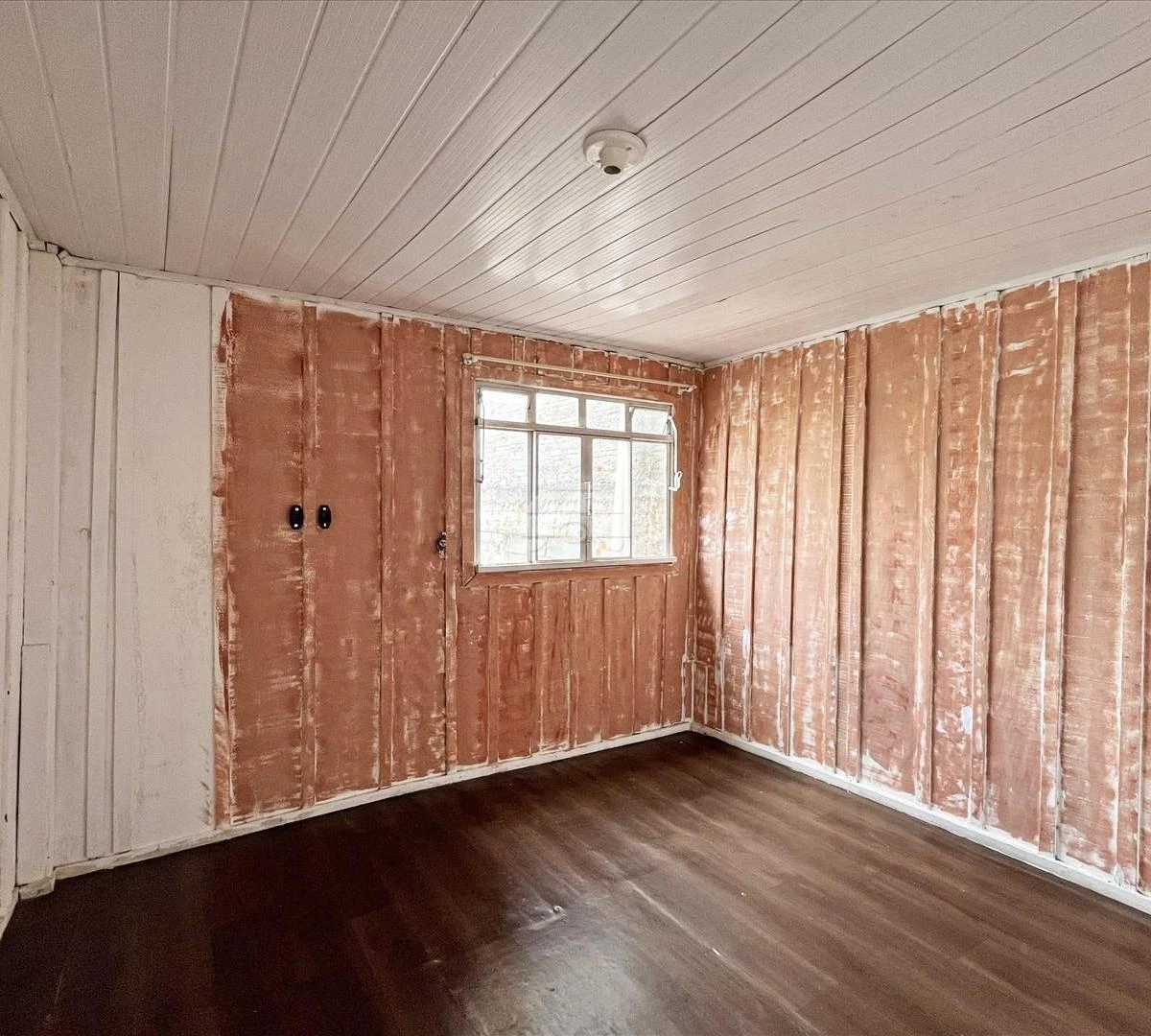 2-bedroom house with wood or laminate floors in Curitiba — photo 5