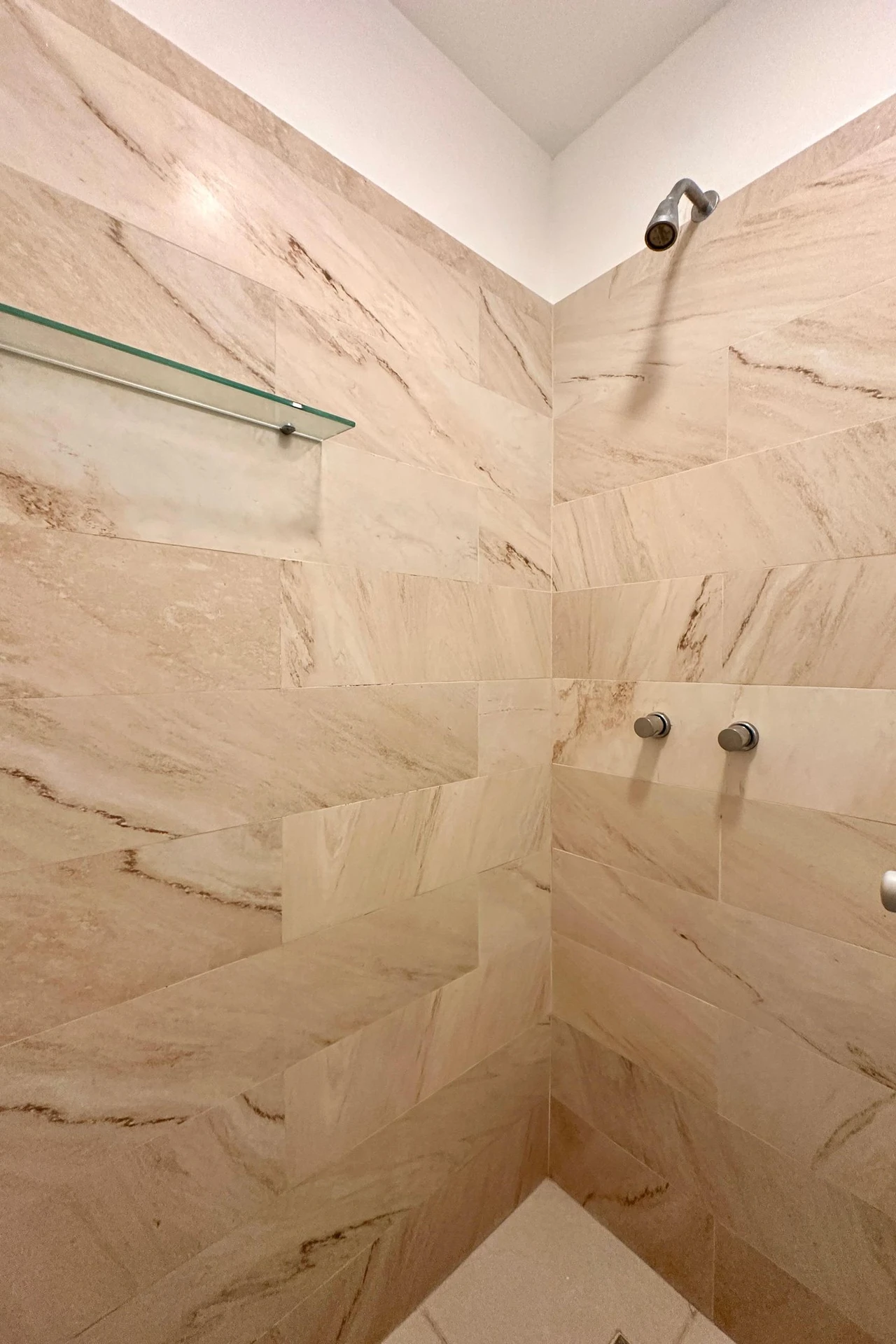 Rental apartment with 3 bedrooms and 1 en-suite — photo 44