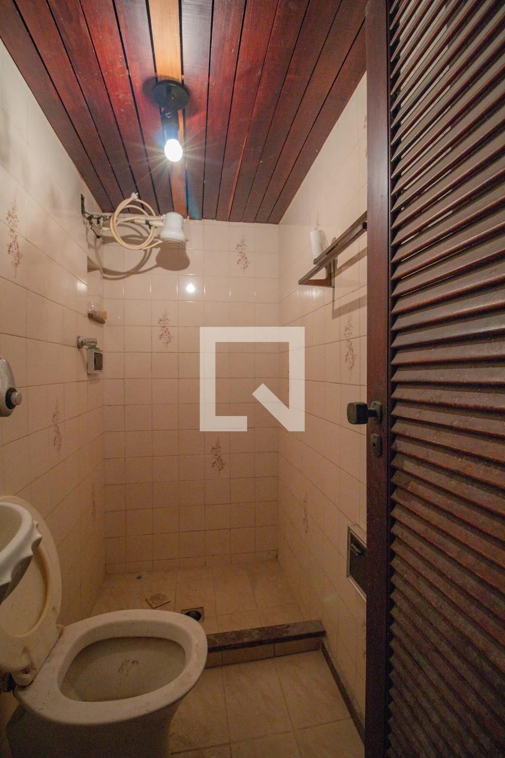 Casa com 4 quartos e 6 banheiros, com cozinha independente — photo 90
