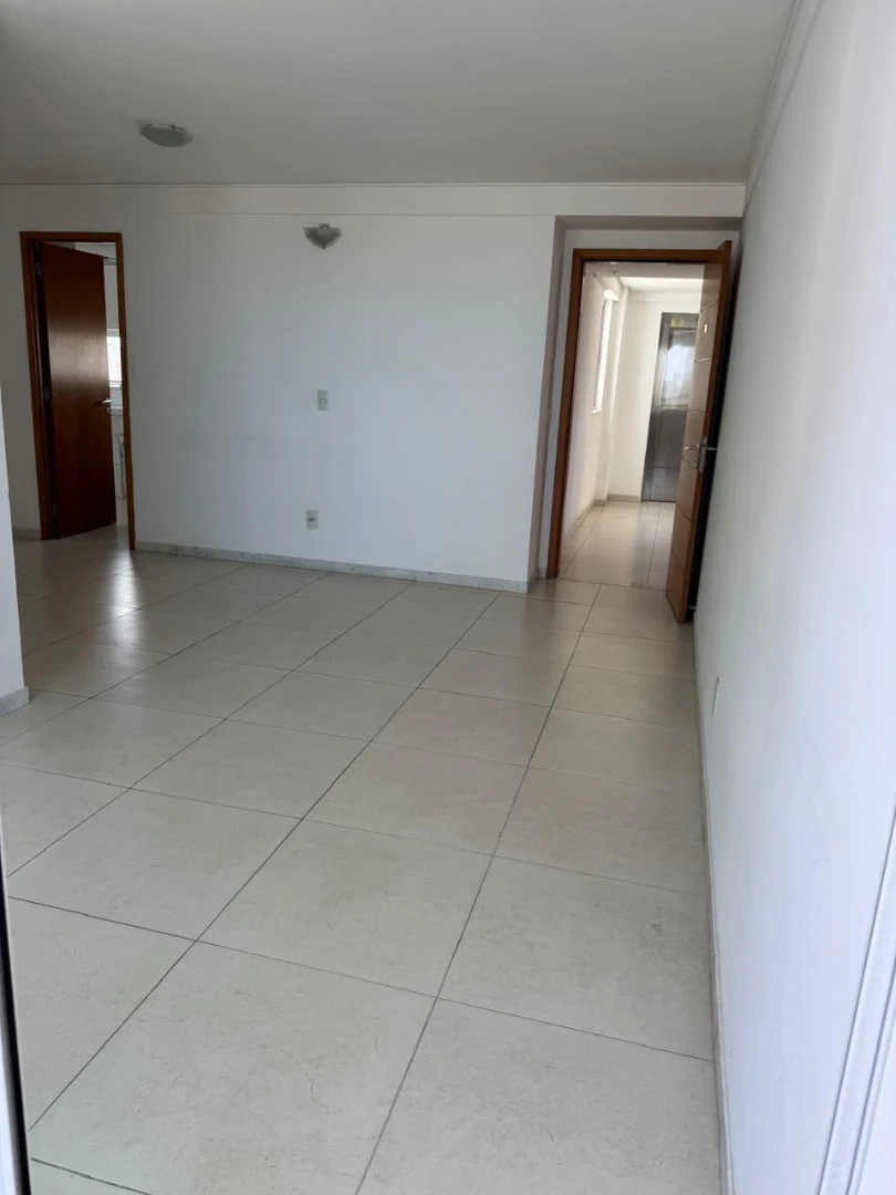 4-bedroom apartment in a building with a gym — photo 9