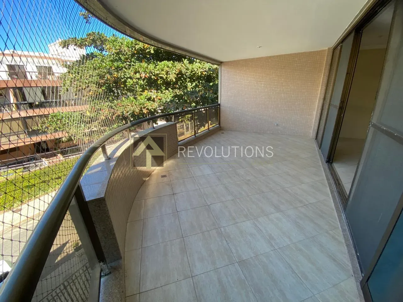 Apartamento de 3 quartos e 5 banheiros com varanda — photo 5