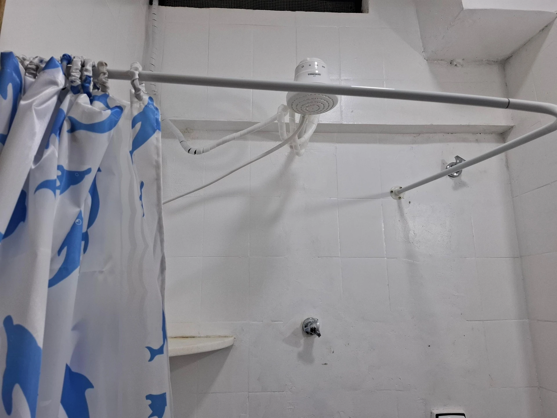 Apartamento sem mobília com 1 quarto e chuveiro elétrico — photo 9
