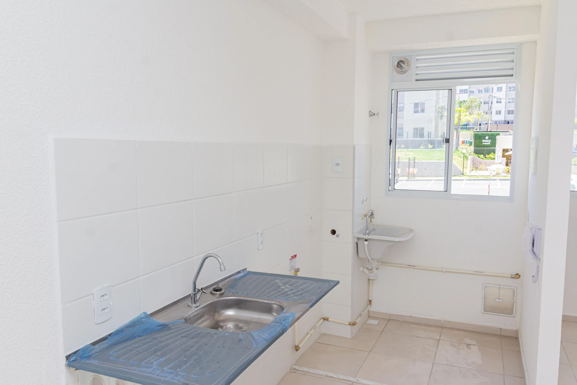 2-bedroom apartment in a building with a pool — photo 53