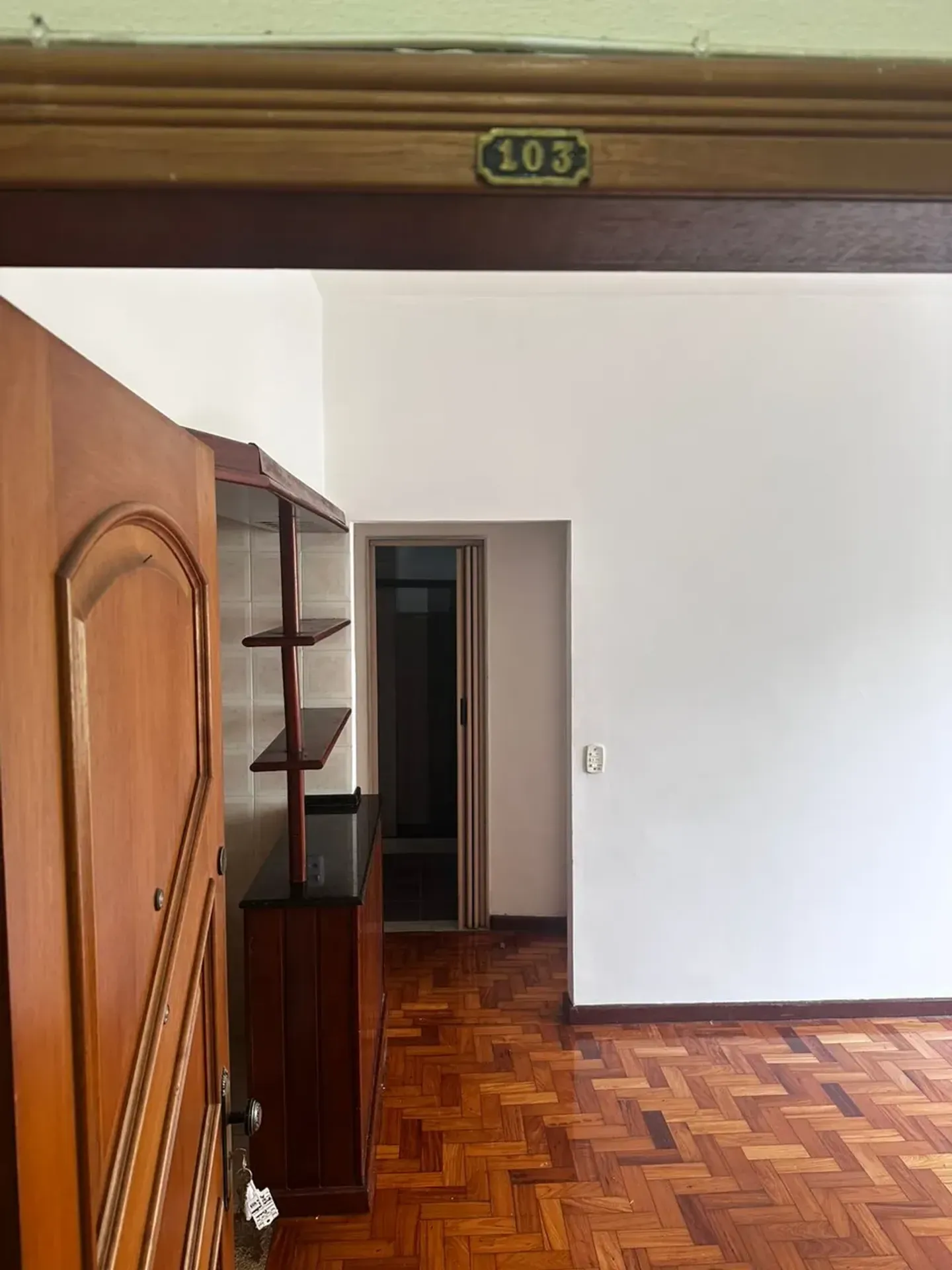 Деревянный пол или ламинат и 2 спальни: квартира 48 м² — photo 9