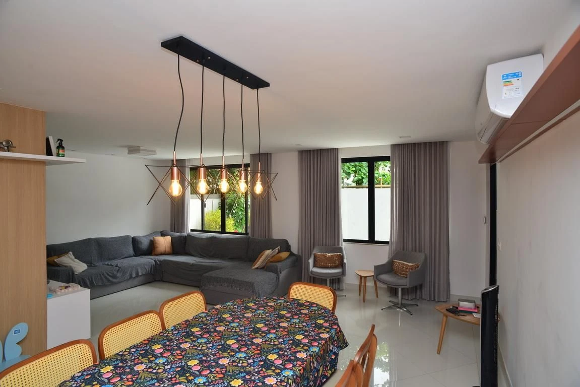 260 m² house with floor-to-ceiling windows and a jacuzzi — photo 13