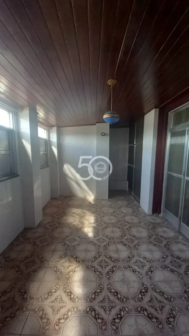 3-bedroom apartment in a building with a pool — photo 11