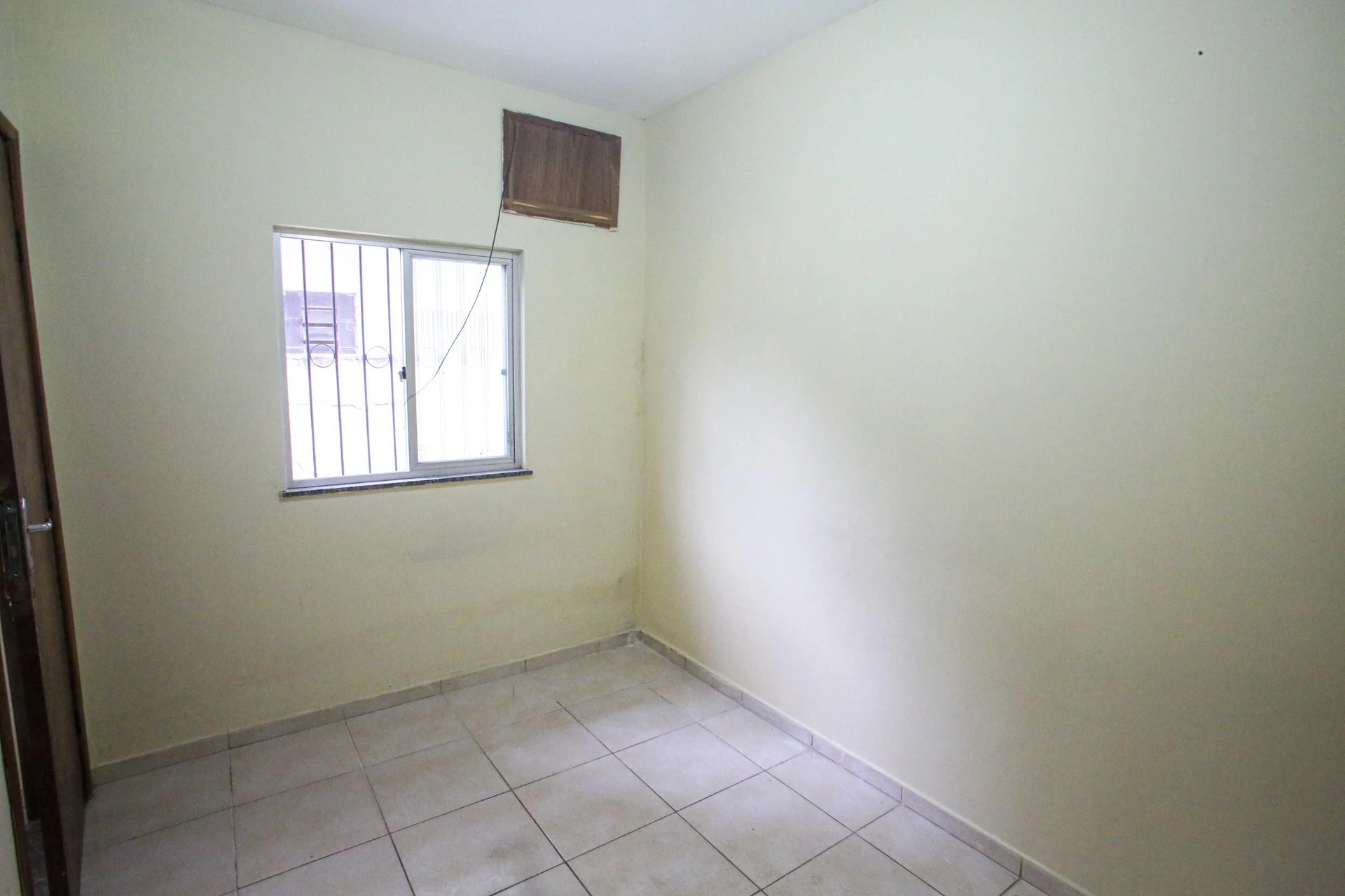 House with 2 bedrooms and 1 bathroom, no parking — photo 11