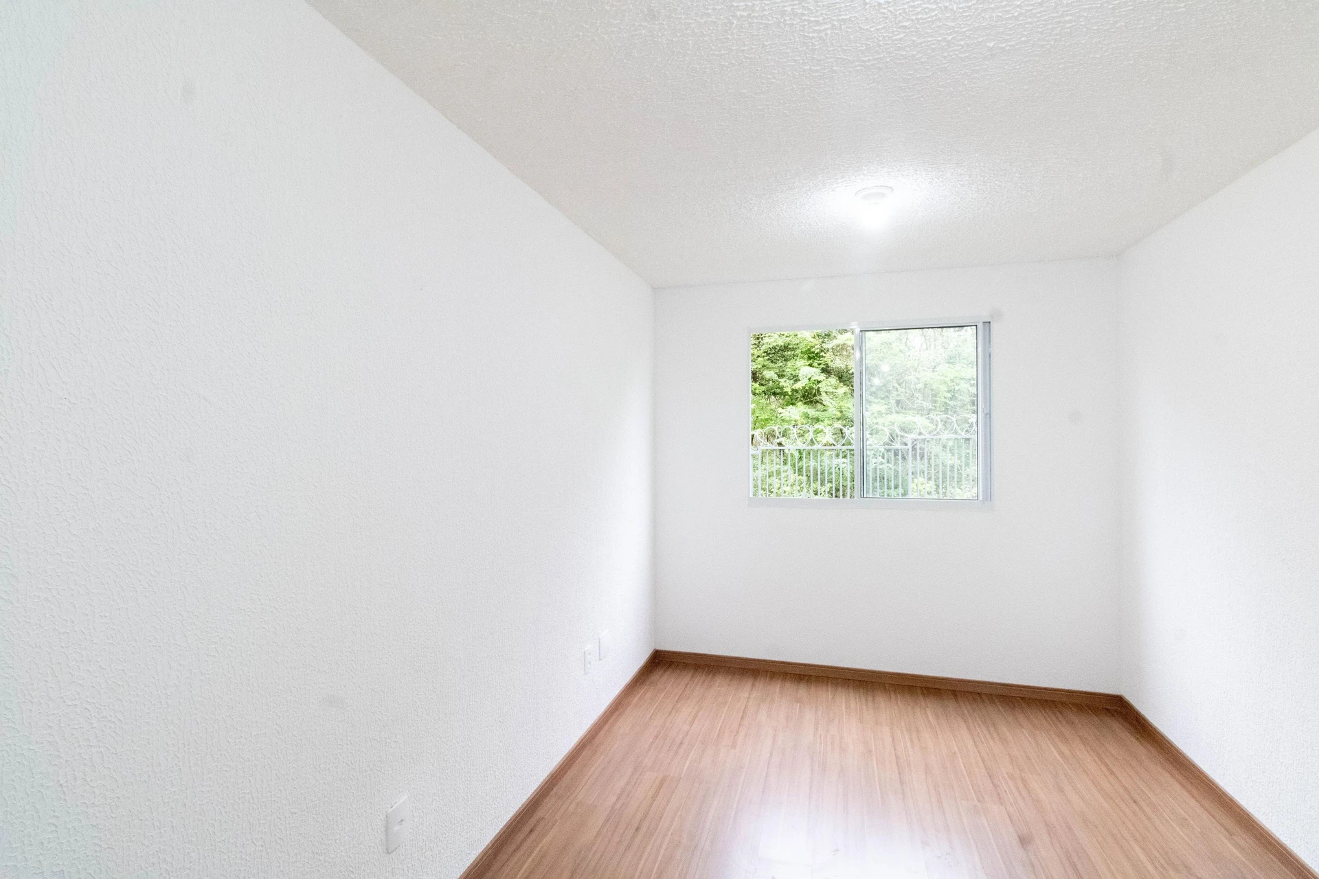 2-bedroom apartment in a building with a gym — photo 7