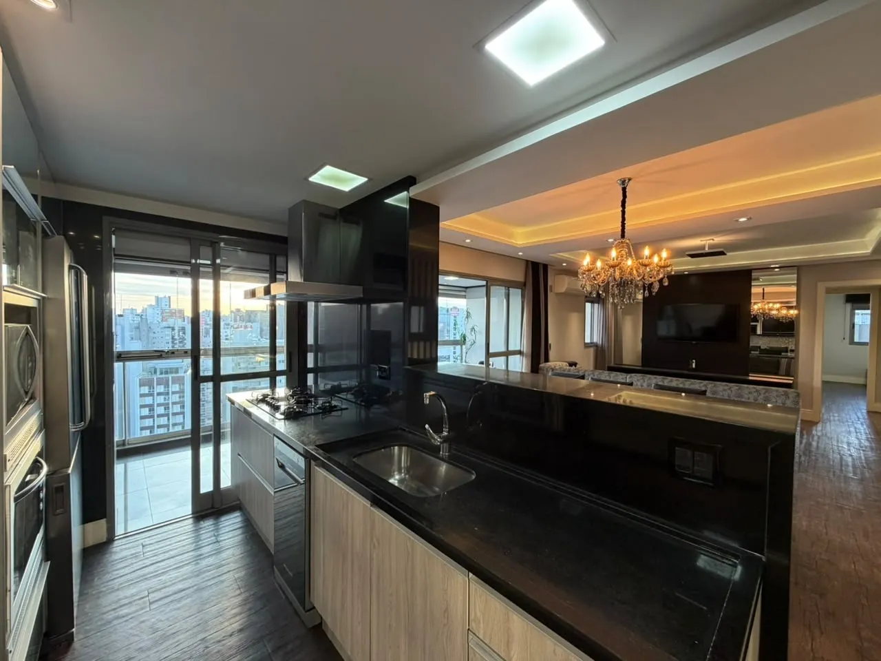 Floor-to-ceiling windows in a 3-bedroom apartment, 133 m² — photo 24
