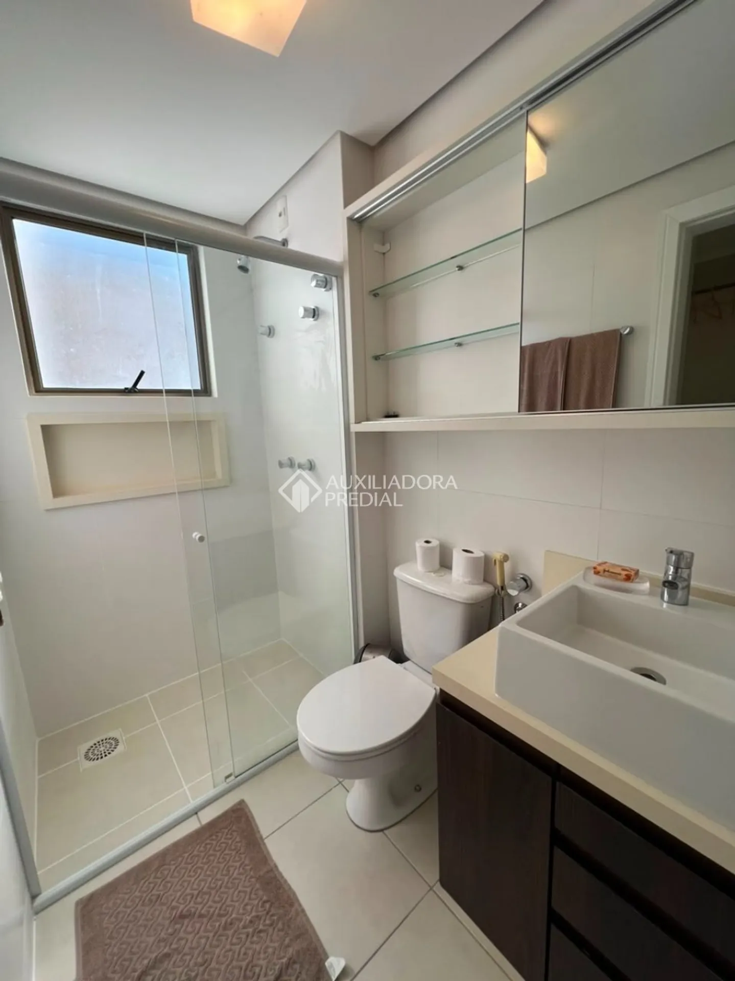 Apartamento amueblado de 2 dormitorios y cocina abierta — photo 16