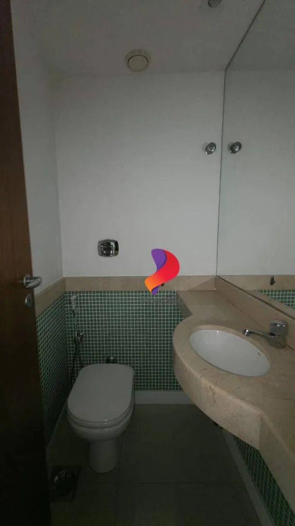 Apartment with enclosed balcony and 4 bedrooms — photo 46