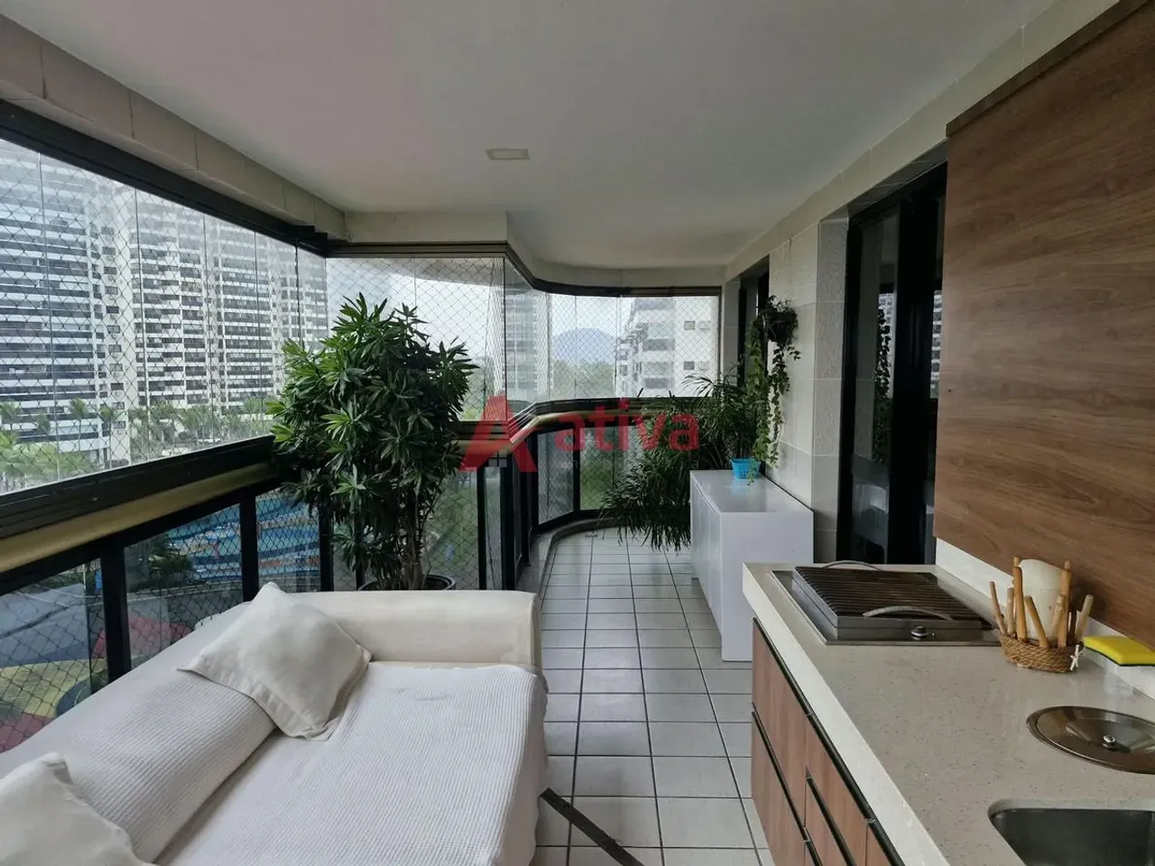 Furnished 3-bedroom apartment with 5 bathrooms — photo 22