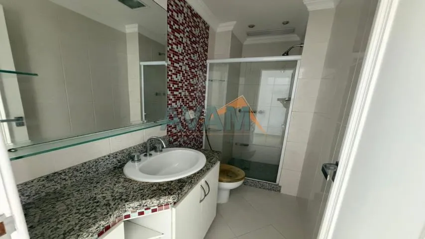 Glass-enclosed balcony in a 3-bedroom apartment, 80 m² — photo 2